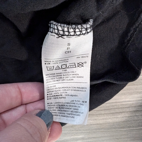 Old Navy Friends T Shirt - Picture 3 of 3